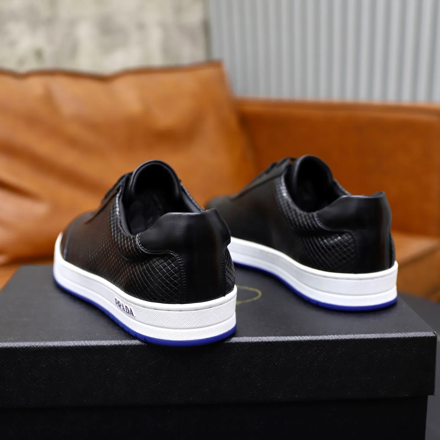 Factory price: 💰640 Prada classic men’s lace-up casual shoes | Imported cowhide upper | Upper stitching layered design, light and breathable | Soft and comfortable | Decorated with PRADA letters on the side | Distinctive sports style, showing the brand style | Lightweight concave and convex pattern rubber soles | Matched with cowhide foot pad lining | Excellent foot feel, fashionable and elegant | Size: 38-44 (45 customized)